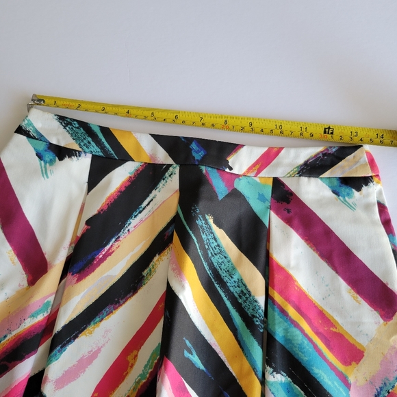 Pleated Mini Skirt with Pockets! - Picture 6 of 10